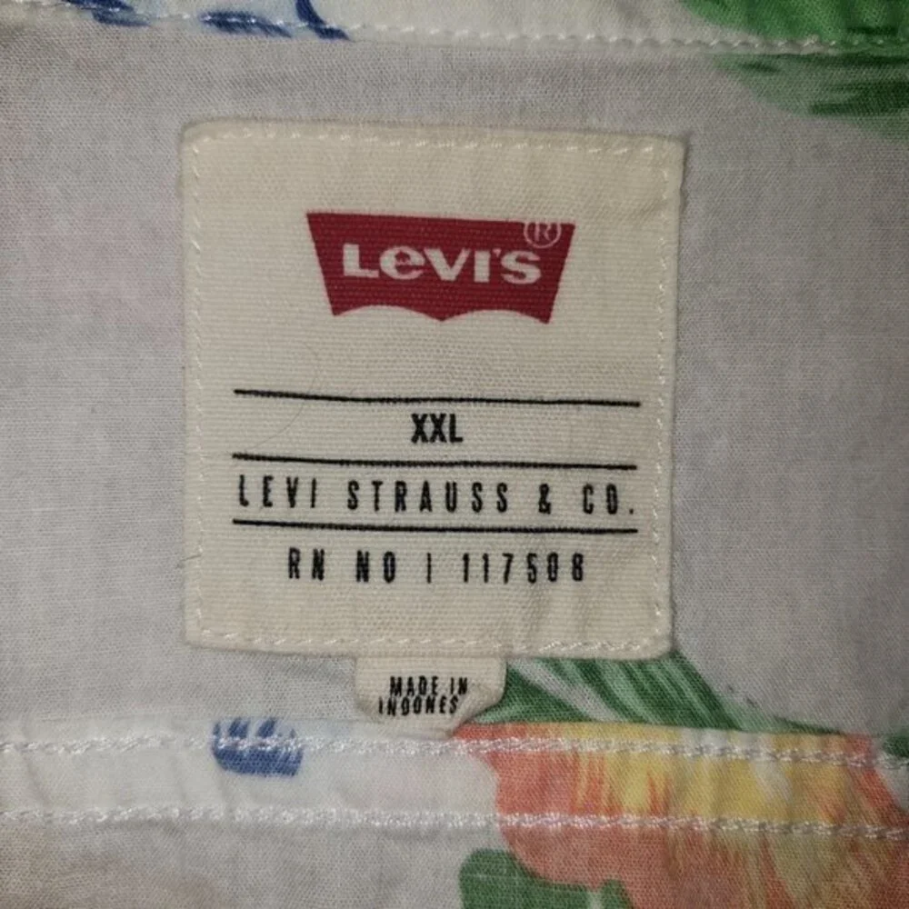 LEVI'S WHITE HAWAIIAN SHORT SLEEVE SHIRT SIZE XXL